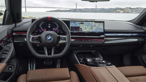 Interni BMW i5, dettaglio spazio posteriore