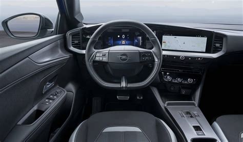 Interni Opel Mokka con cruscotto digitale