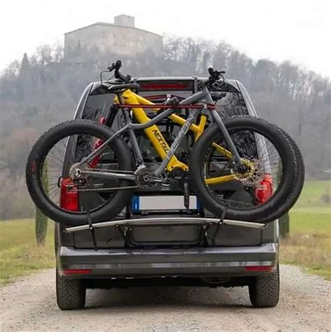 Tipi di portabici per auto