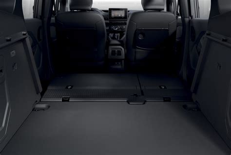 Interni del Renault Kangoo con sedili posteriori ripiegati