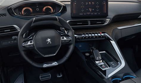 Interni modulabili della Peugeot 5008
