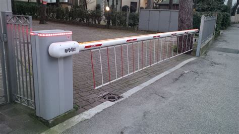 Barriera automatica a braccio