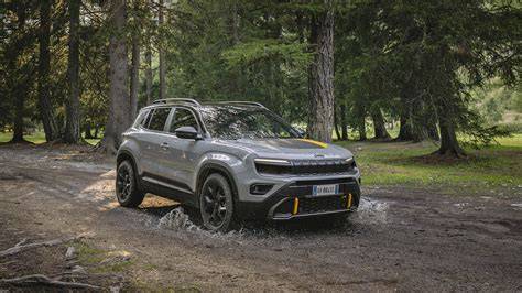 Schema che illustra il funzionamento della trazione integrale 4x4 su una Jeep Compass