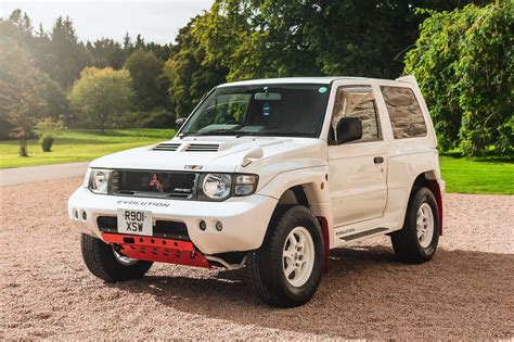 Mitsubishi Pajero II su sentiero off-road