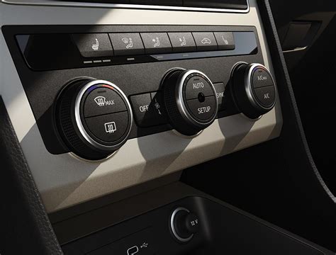 Interno di una Volkswagen con pannello Climatronic