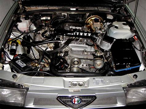 Dettaglio del motore Alfa Romeo 75