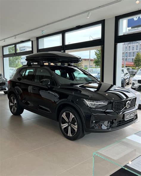 Box portacarico Volvo in uso su un SUV