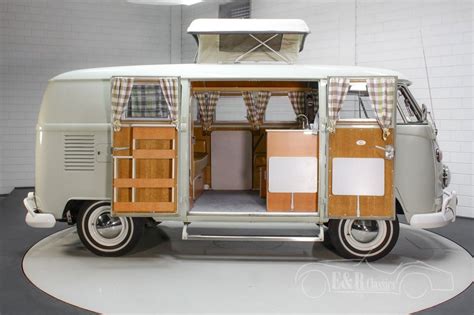 Interni di un Volkswagen T1 Westfalia