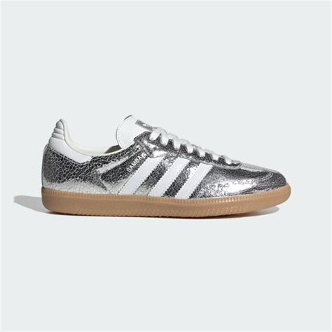 Adidas Samba ai piedi di un influencer