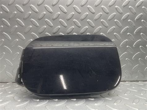 Schema di un'auto con evidenziato lo sportellino del serbatoio