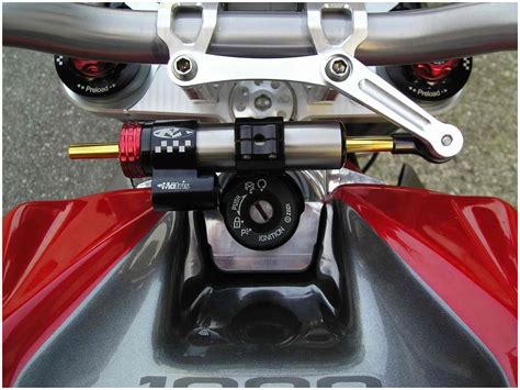 Ammortizzatore di sterzo Öhlins montato su Ducati