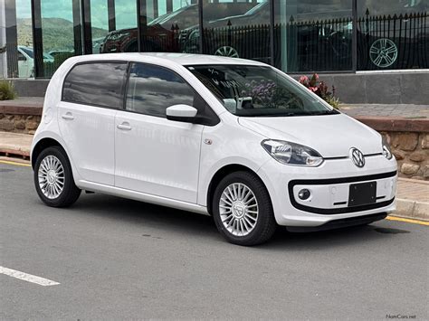 Volkswagen Up! di profilo