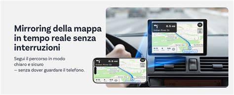 interfaccia utente mirroring smartphone su display auto