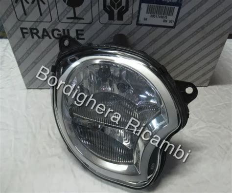 Dettaglio faro anteriore Fiat Panda Cross 4x4