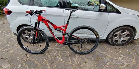 Dettaglio telaio in carbonio Specialized Stumpjumper