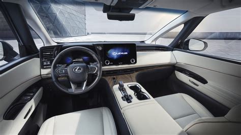 Design interni Lexus LM con sedili reclinati