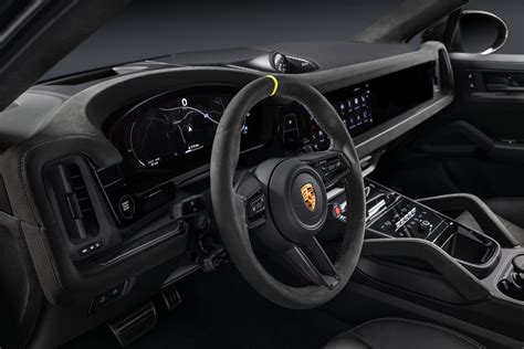 Porsche Cayenne Coupé interior dashboard