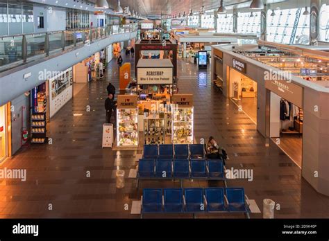 Interno del terminal dell'aeroporto di Torino Caselle