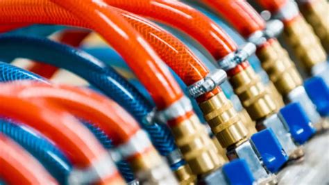 Materiali flessibili e resistenti per tubi carburante