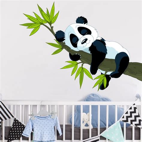 Adesivo murale panda su parete bianca