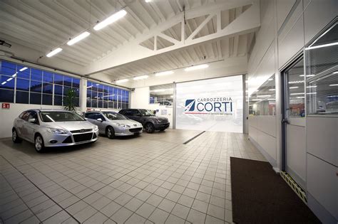 Processo di riverniciatura carrozzeria