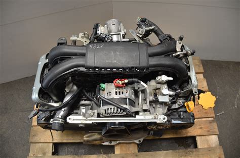 Dettaglio motore Subaru Legacy