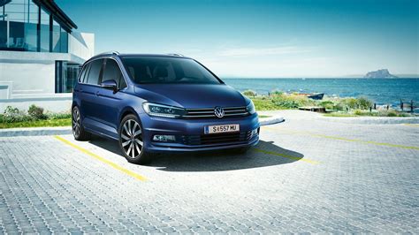 Volkswagen Touran in strada