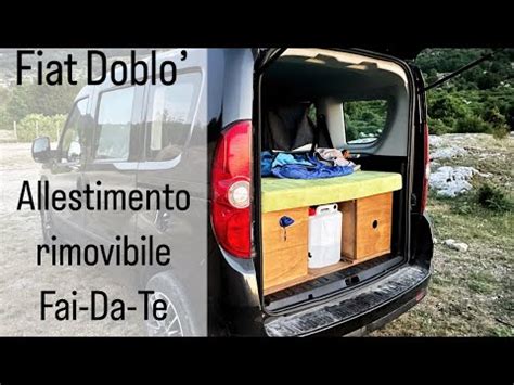 Interno Fiat Doblò camperizzato con tendine fai da te e cuscini