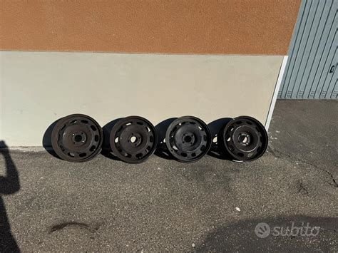 Cerchioni in ferro su una Peugeot 308