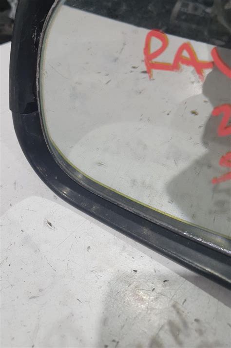 Specchietto retrovisore danneggiato Toyota RAV4