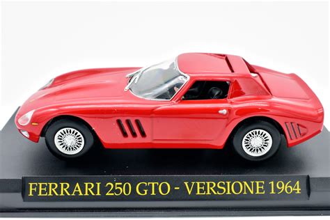 Vetrina di modellini Ferrari da collezione