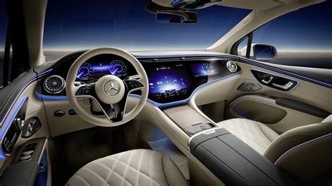 Mercedes EQS SUV interni MBUX Hyperscreen