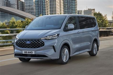 Ford Tourneo Custom e Fiat Doblò affiancati
