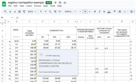 Registro cartaceo numerato e bollato, con un computer e documenti digitali sullo sfondo