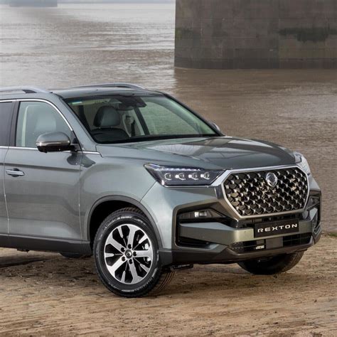 SsangYong Rexton 2.2 4WD Icon in ambiente urbano