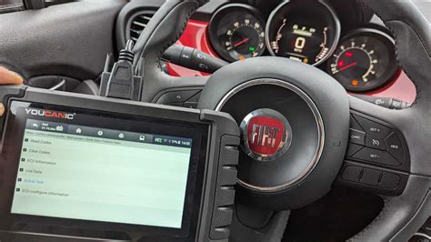 Scanner OBD2 collegato a una Fiat Panda
