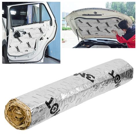Materiale fonoassorbente applicato su una portiera d'auto