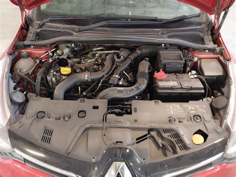 Renault Clio II engine bay