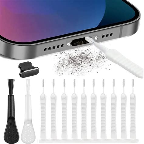Dettaglio di uno spazzolino per la pulizia dello speaker del telefono