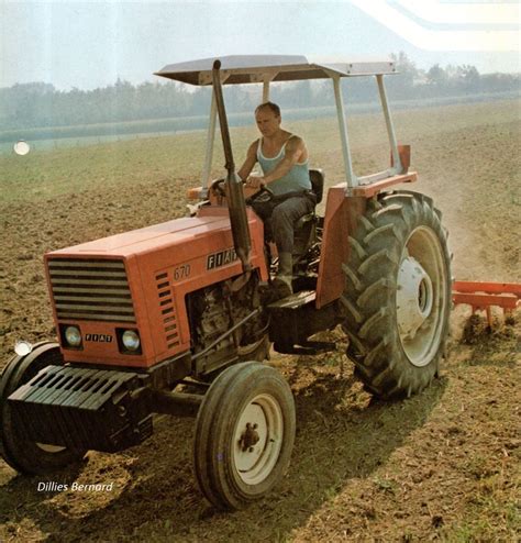 Trattore Fiat 670 DT in un campo