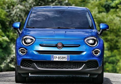 Vista frontale della Fiat 500X