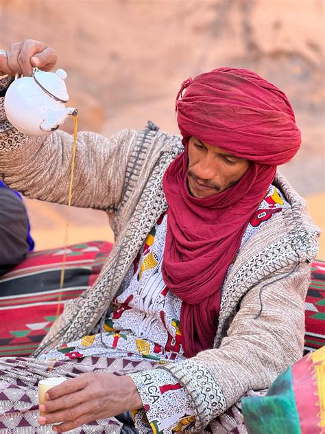 Ritratto di Hawad con elementi della cultura Tuareg