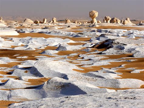 Immagine evocativa del deserto e del viaggio interiore
