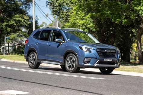 Subaru Forester in contesto naturale