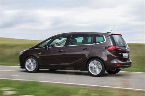 Opel Zafira A profilo laterale