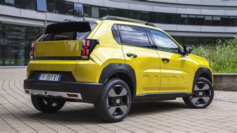 Pubblico che canta a bordo di una Fiat Grande Panda
