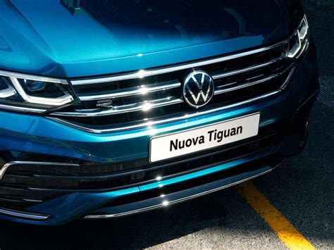 Volkswagen Tiguan frontale con gruppi ottici