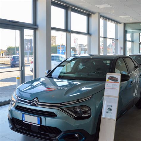 Esterno della concessionaria Citroën a Bergamo
