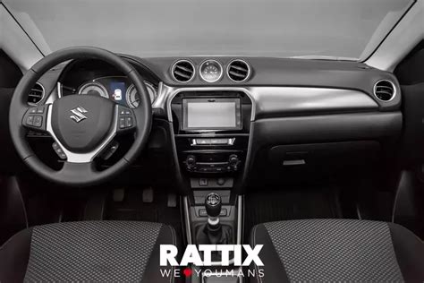 Interni Suzuki Vitara con schermo infotainment