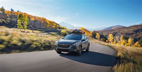 Interno di una Subaru Crosstrek con evidenziate le caratteristiche del sistema infotainment